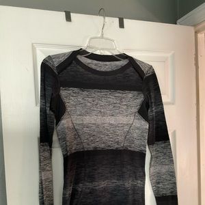 Lululemon top